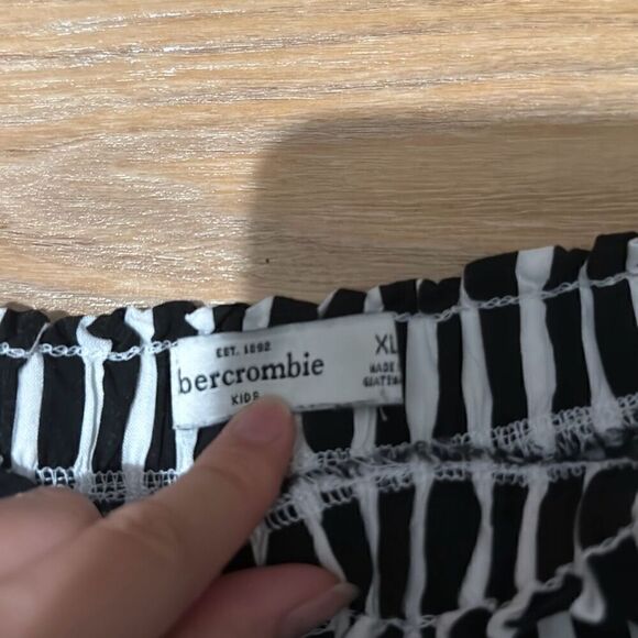 Abercrombie kids black striped lace shorts size xl - Picture 3 of 5